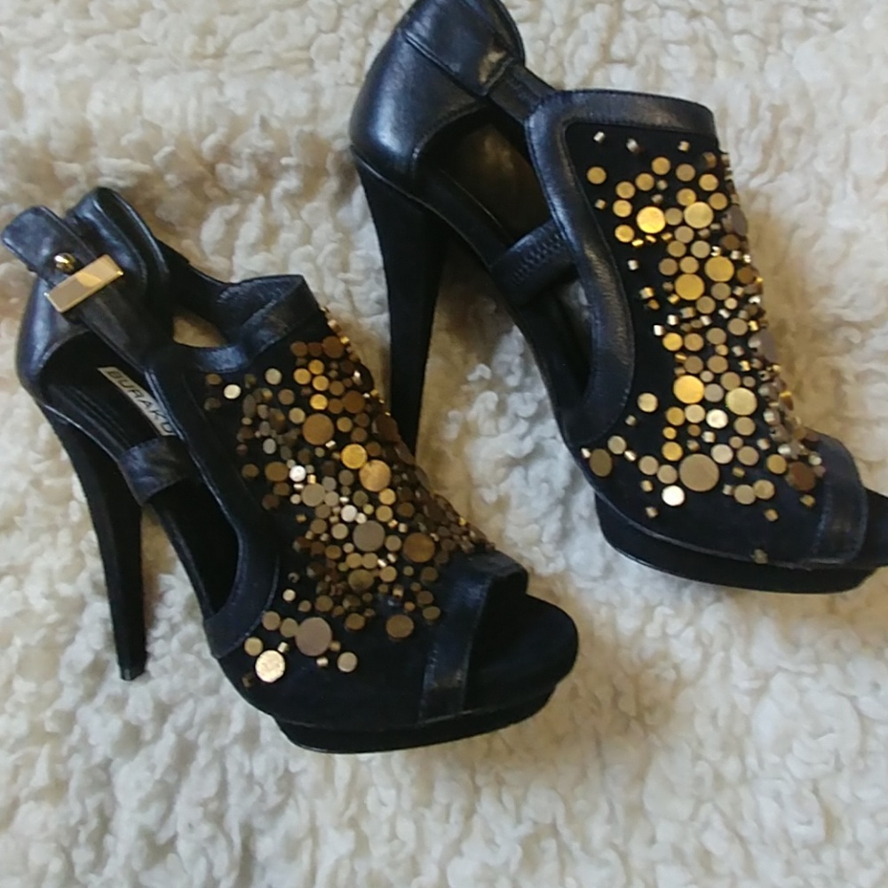 BURAKUYAN HEELS SZ 6